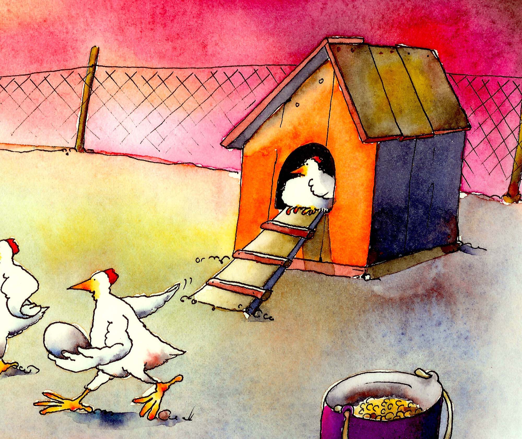 Huhn trägt Ei vom Hühnerstall weg